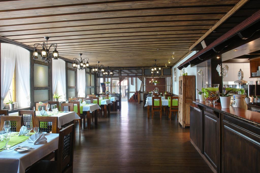 Hotel Krone ฟรีเซนไฮม์ ภายนอก รูปภาพ