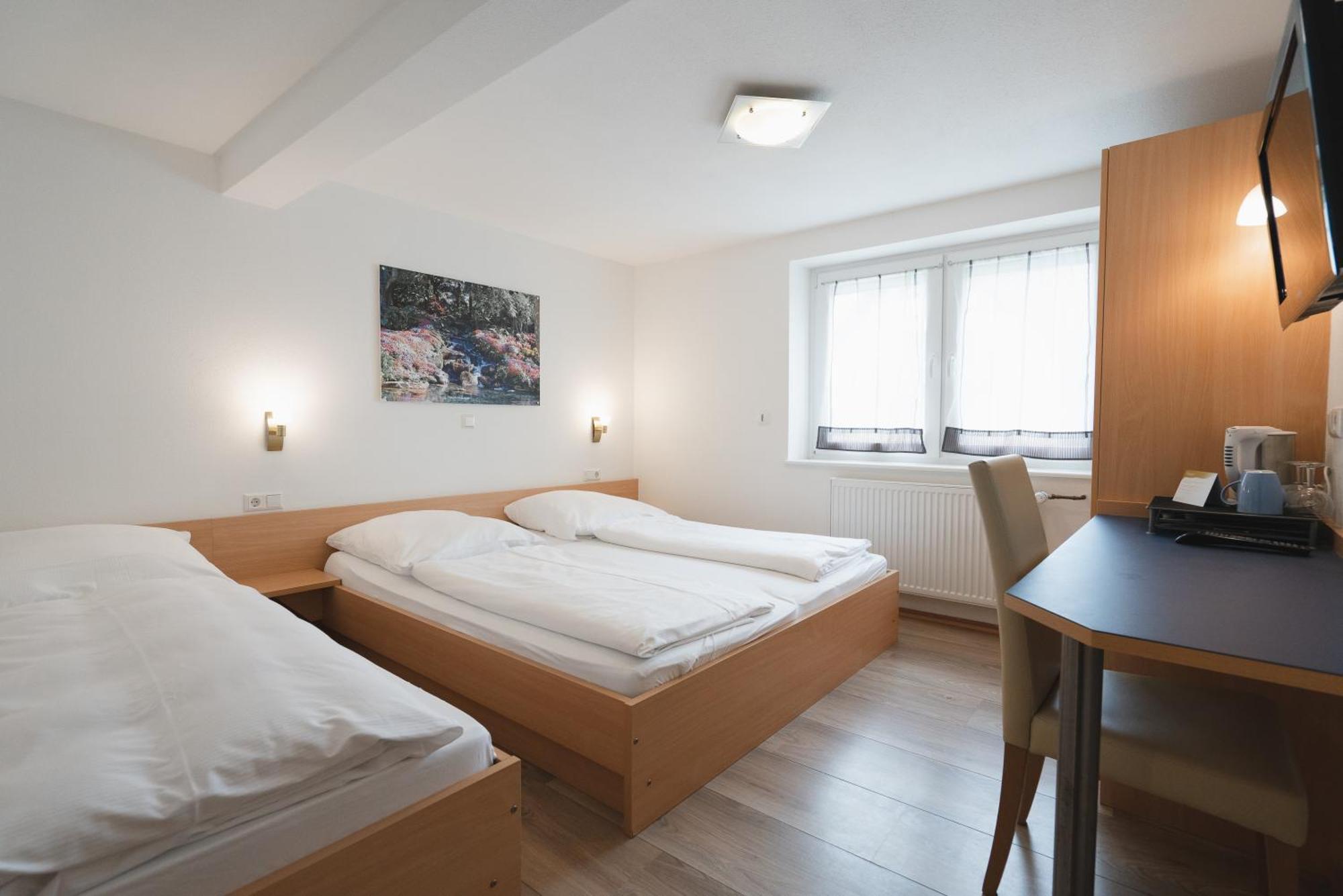 Hotel Krone ฟรีเซนไฮม์ ภายนอก รูปภาพ