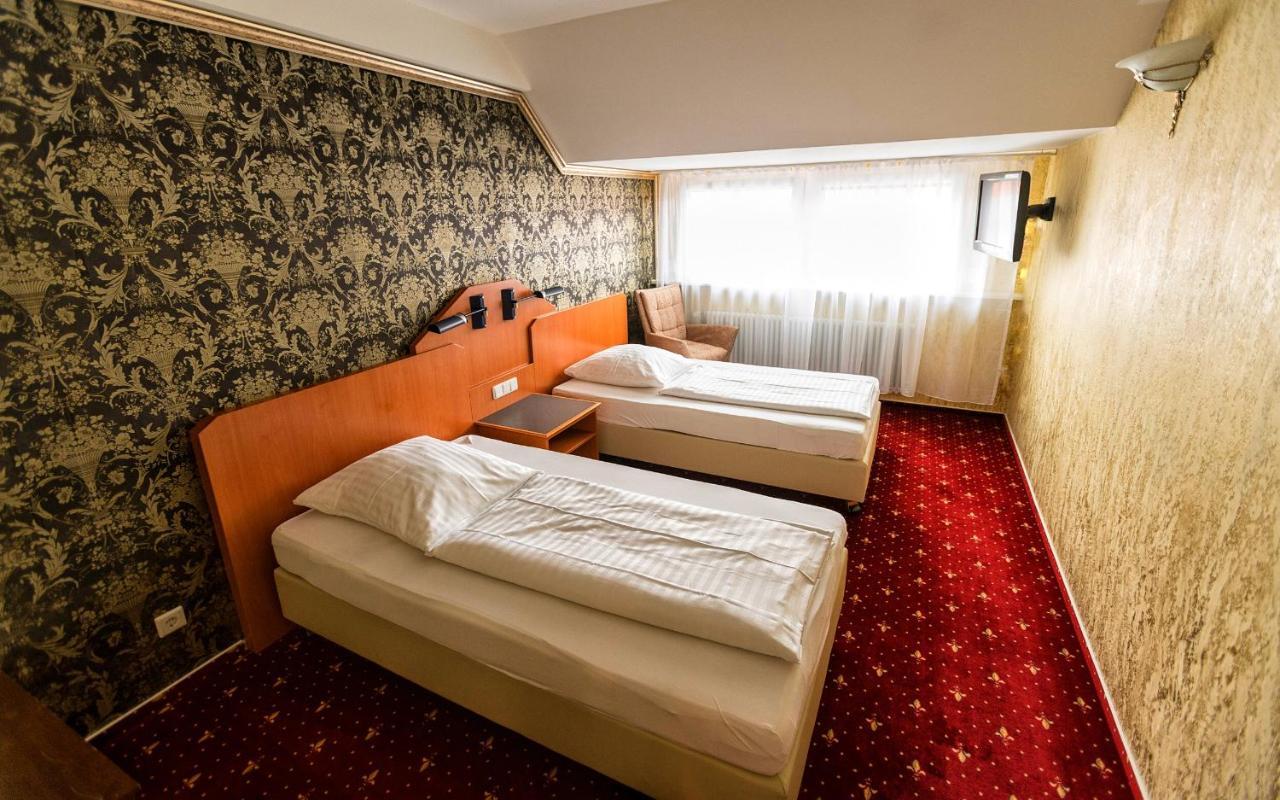 Hotel Krone ฟรีเซนไฮม์ ภายนอก รูปภาพ